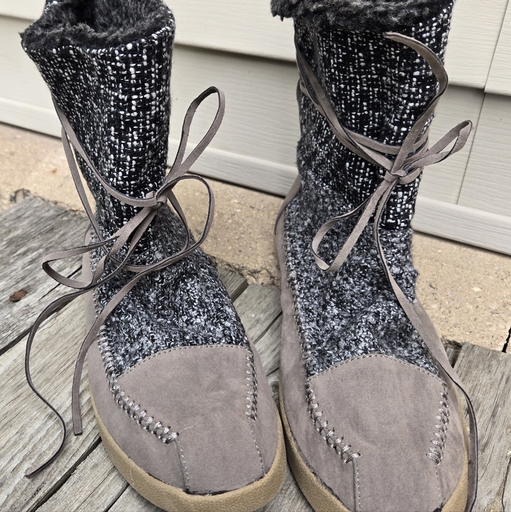 Madden Girl Tan Suede & Black Tweed Winter Boots Sz 7.5 Pullon Flat